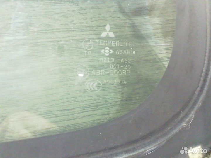 Стекло в кузов заднее правое Mitsubishi Pajero