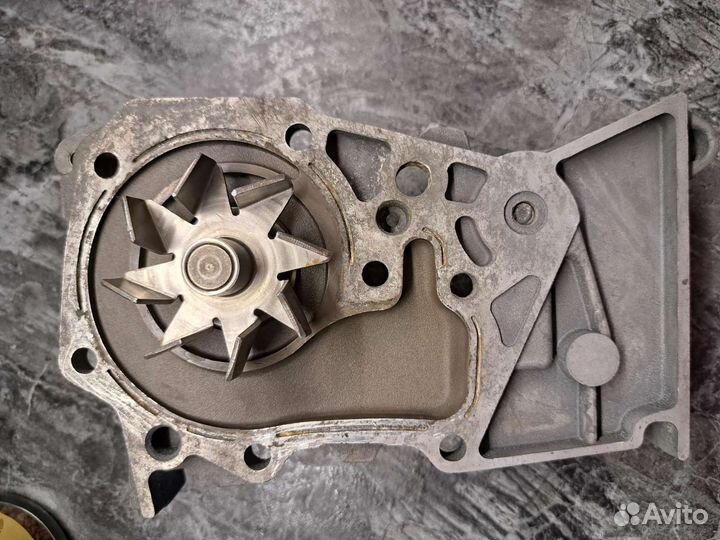 Водяная помпа Renault logan