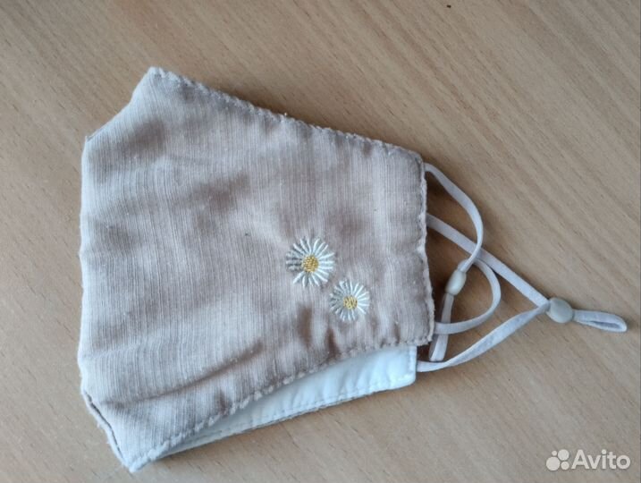 Многоразовая маска бежевая с ромашками