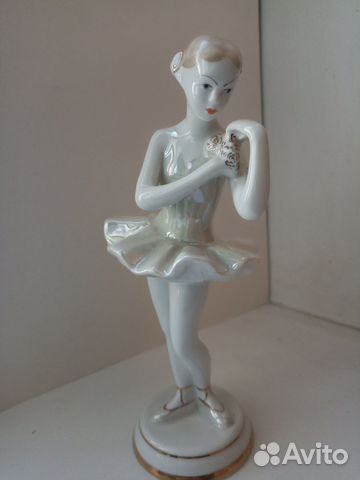 Фарфоровая статуэтка 