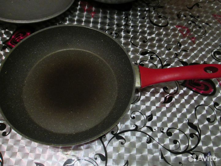 Сковородки, протвини б/у