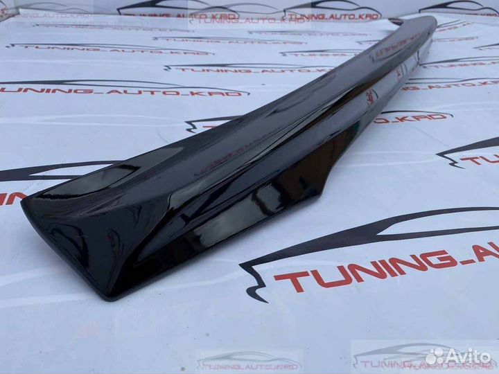 Спойлер под стекло Lexus 570 F2879
