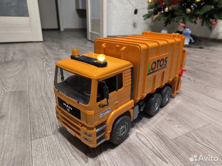 Мусоровоз Bruder