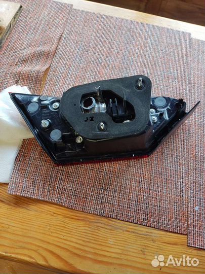 Toyota camry 70 задний правый внутренний фонарь