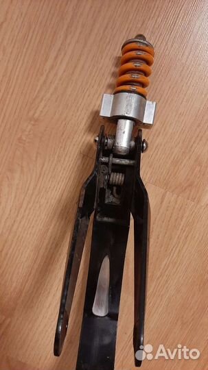 Заднее крыло тормоз самоката с амортизатором