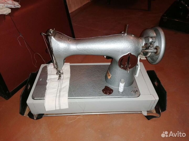 Швейная машина Подольск электрическая
