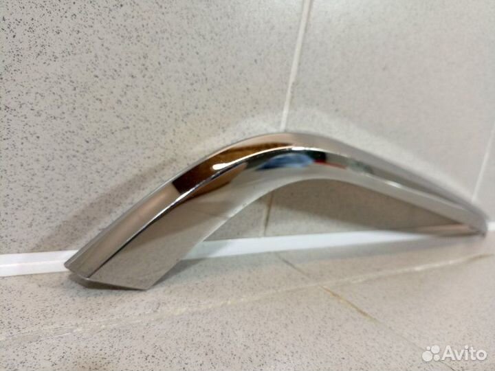 Молдинг переднего бампера правый LADA Vesta Sw