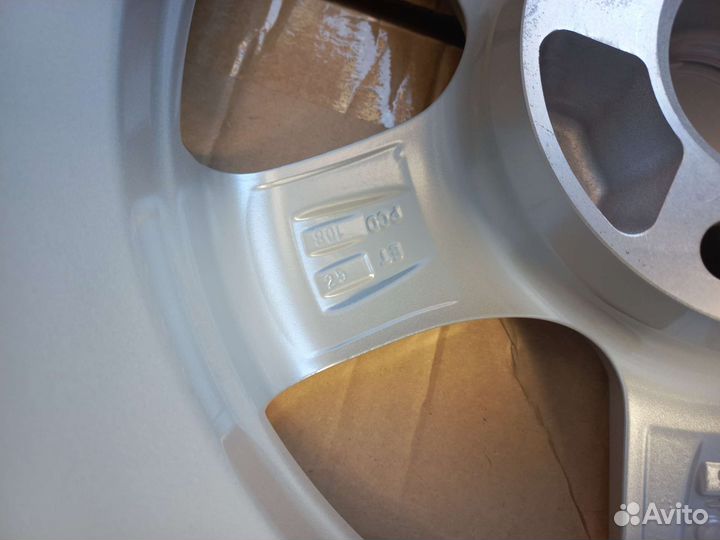 Диски R15 4x108 Dezent TD Silver