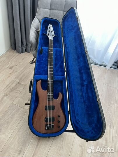 Gibson V bass 1987 USA