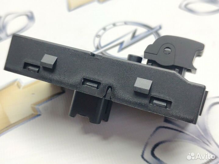 Кнопка стеклоподъемника Chevrolet Cobalt/Aveo T300