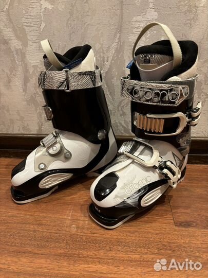 Горнолыжные ботинки atomic