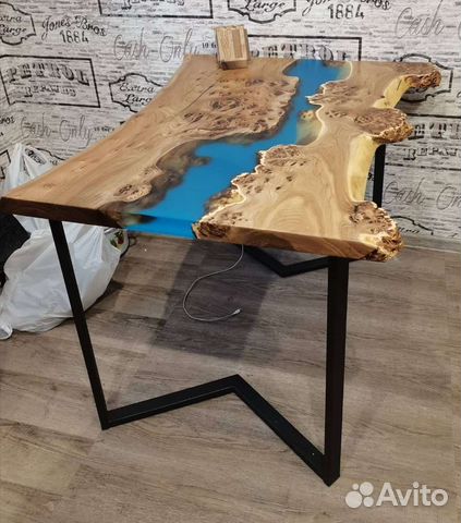 Стол с эпоксидной смолой