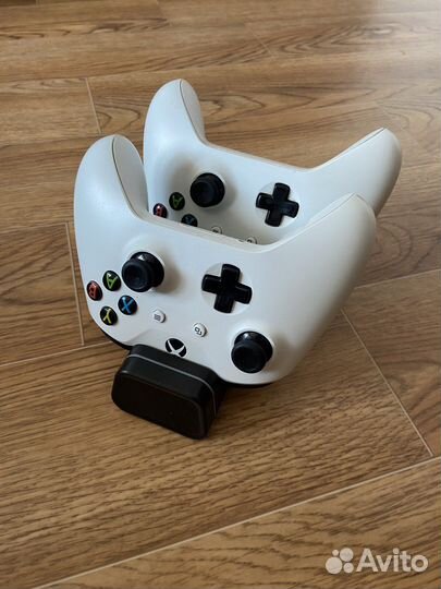 Xbox one s 2 геймпада станция зарядки