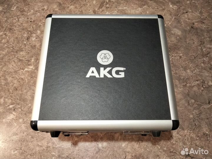 Конденсаторный микрофон AKG P220