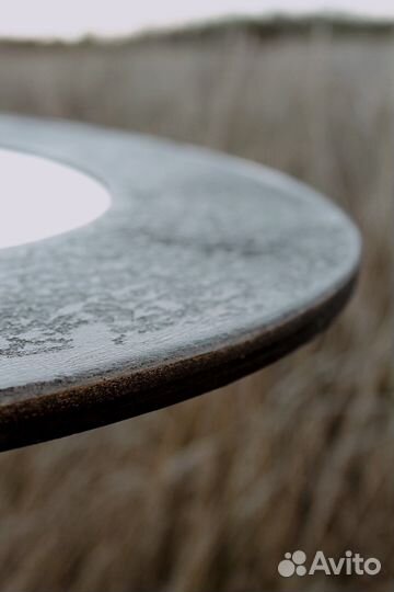 Зеркало с декоративной окантовкой