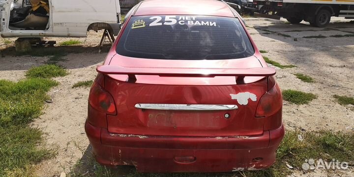 В разборе Peugeot 206