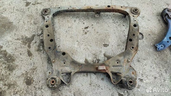 Подрамник Toyota Camry V50 2011-2018