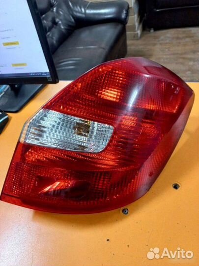 Фонарь правый Skoda Fabia 2