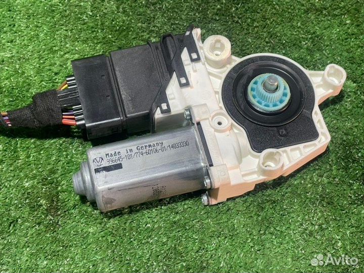 Мотор стеклоподъемника задний левый Octavia Touran