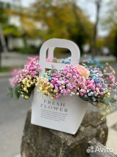 Букет с гипсофилой Радужный