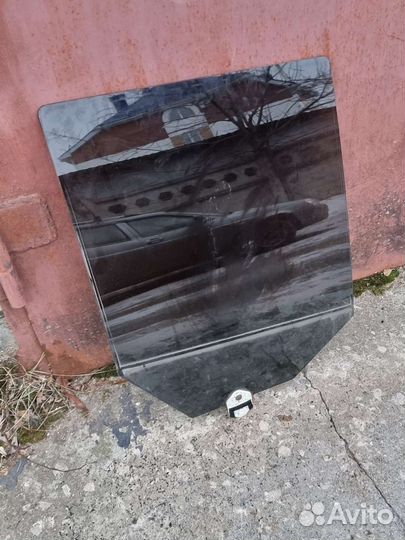 Стекло заднее правое Land Rover Freelander 2