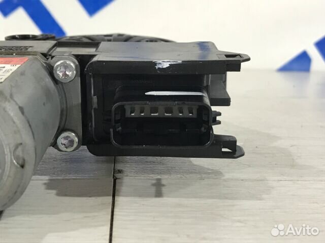 Моторчик стеклоподъёмника зад прав KIA quoris 3.8