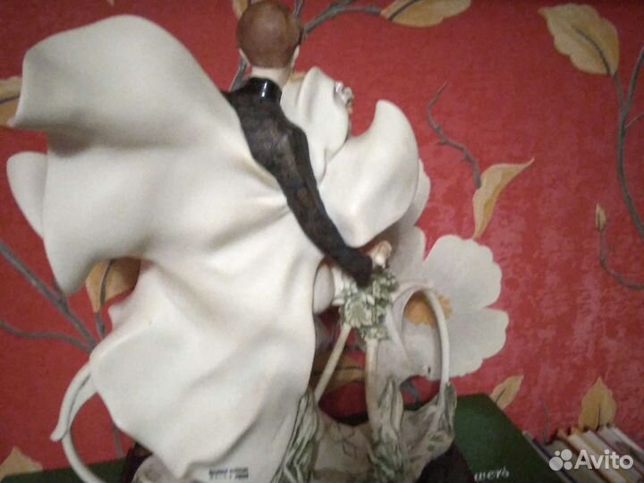 Статуэткаgiusepp armani