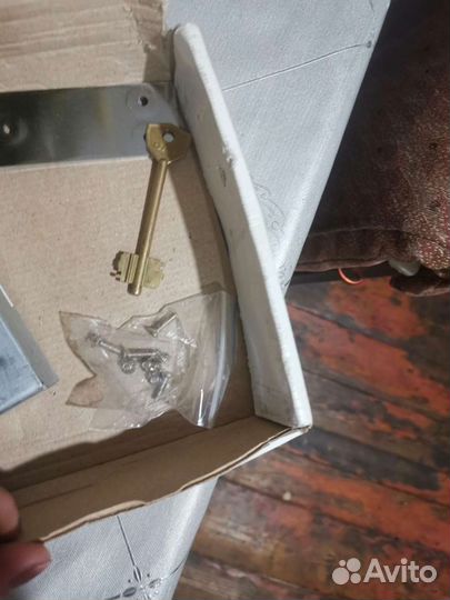 Замок дверной