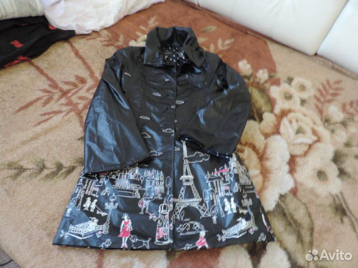 Куртки, жилетки, плащи. Много. Разные р-ры