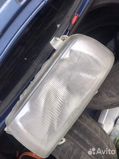 Левая фара и задний фонарь Volkswagen Vento