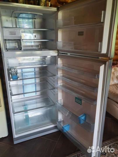 Холодильник Тошиба широкий вместительный