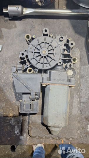 Мотор стеклоподъемника Audi a6c5