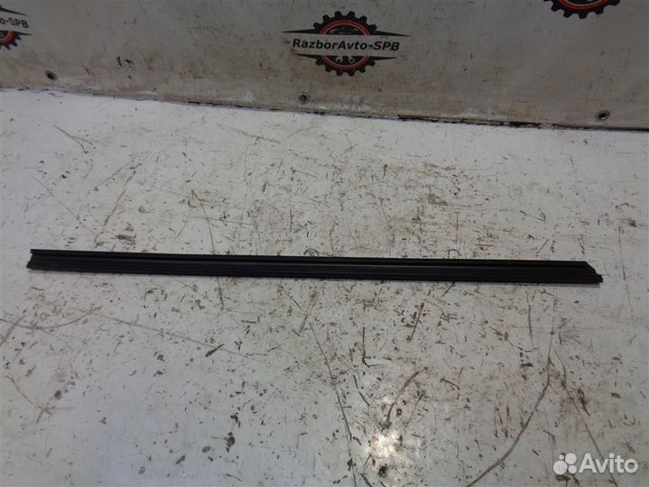 Уплотнитель стекла VW Polo Sedan