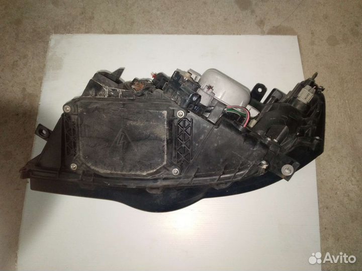 Правая фара (xenon) Subaru Legacy 03 - 05 г.в