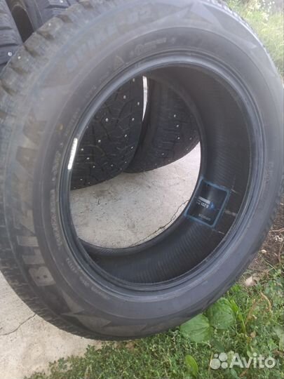 Bridgestone Blizzak Spike-02 215/55 R16 93T