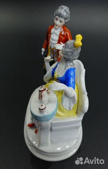 Старинная статуэтка Чаепитие фарфор дама и кавалер