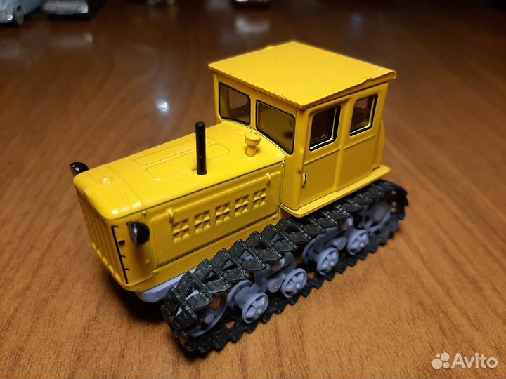 Модель 1:43 дт-54