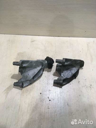 Кронштейн двигателя левый Ауди А4 Б8 8K0199307AL