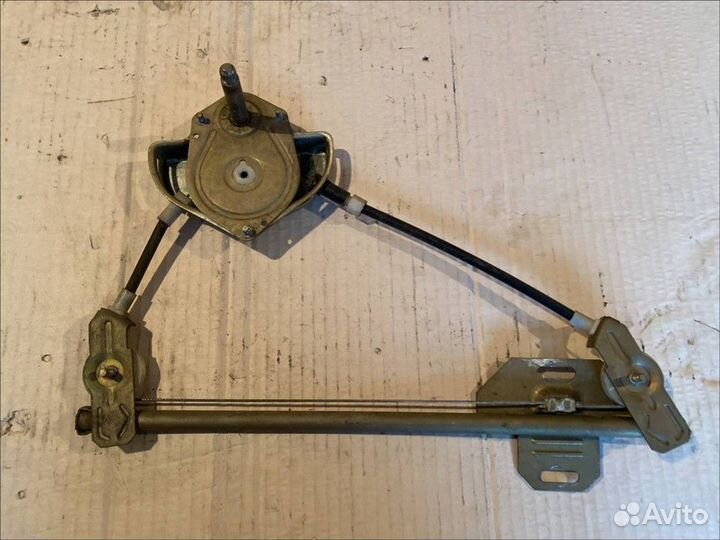 Стеклоподъемник механический задний правый