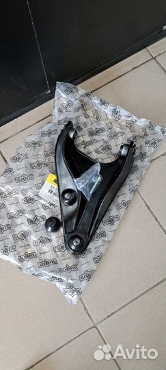 Рычаг пер.ниж.лев.renault logan, sandero 04/ LAD