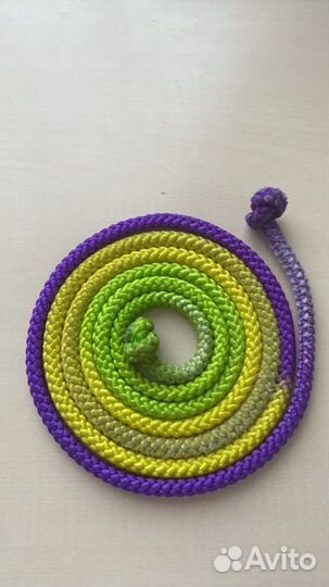 Гимнастическая скакалка