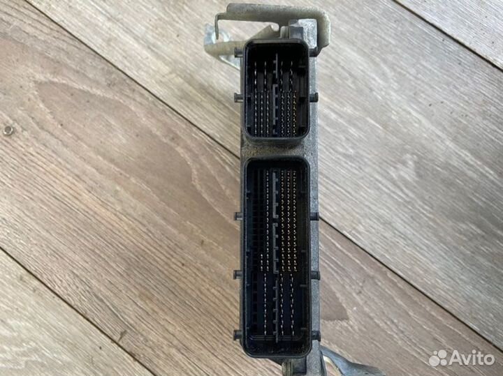 Блок управления двигателем Toyota Auris E150