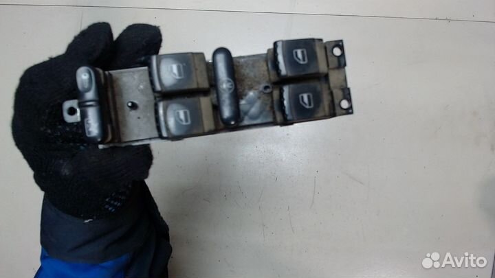 Кнопка стеклоподъемника Volkswagen Passat 5, 1999