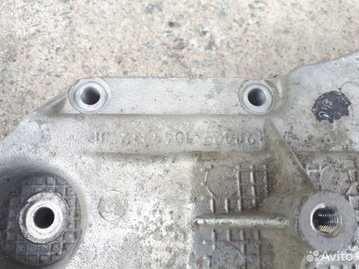 Кронштейн генератора Лада Веста седан
