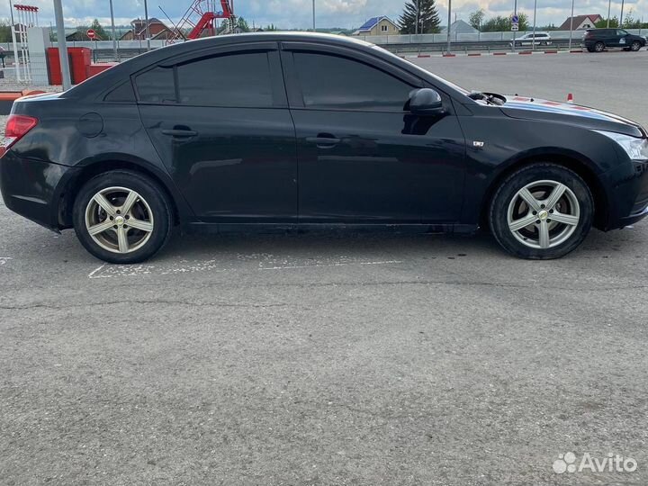 Chevrolet Cruze 1.6 МТ, 2011, 265 283 км