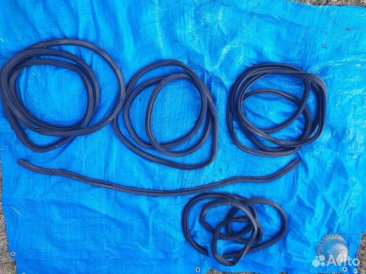 Уплотнитель двери передний задний VW Tiguan 1