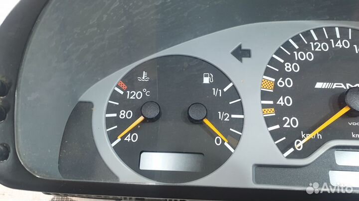 Панель приборов на Mercedes-Benz W202 C36AMG