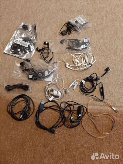 Проводные наушники