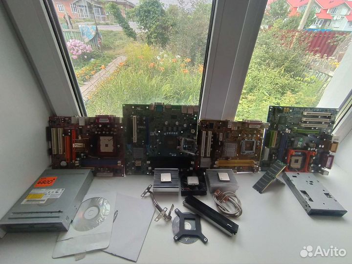 Материнская плата с процессором и памятью