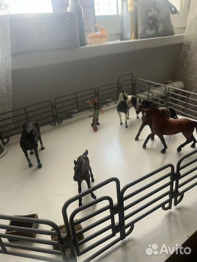 Фигурки лошадей набор